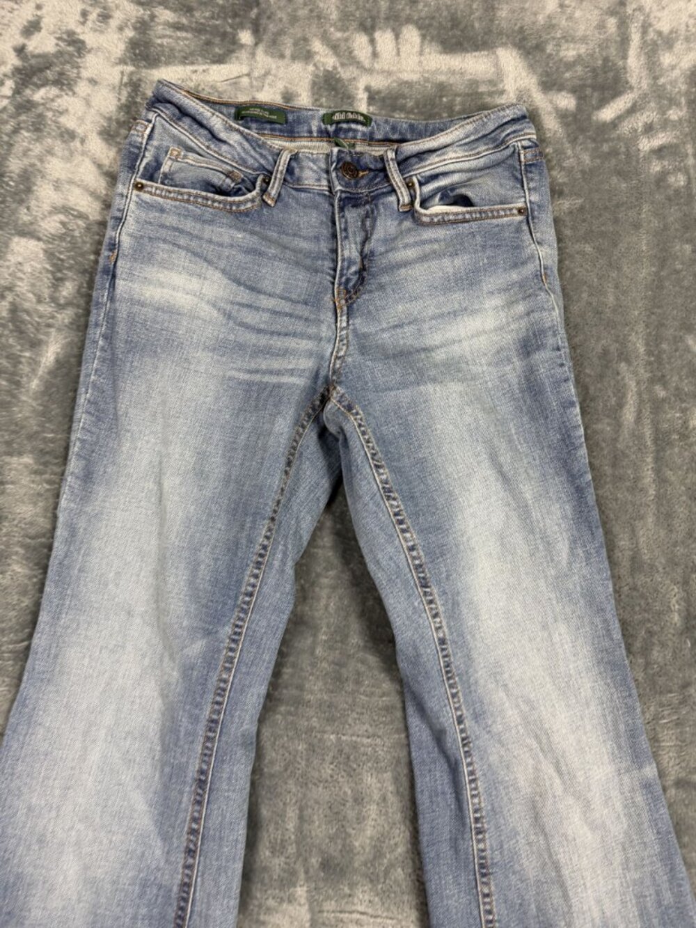 Wild Fable Womens Mid-Rise Flare Jeans Size 4 Light Wash Denim - Picture 4 of 10